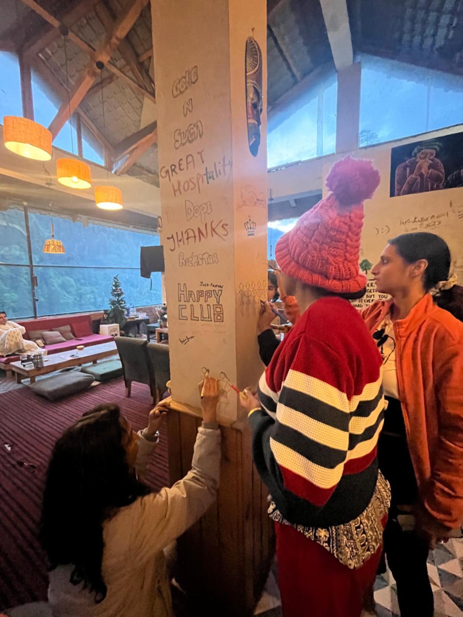Thepahadians Food & Stay Jibhi Buitenkant foto